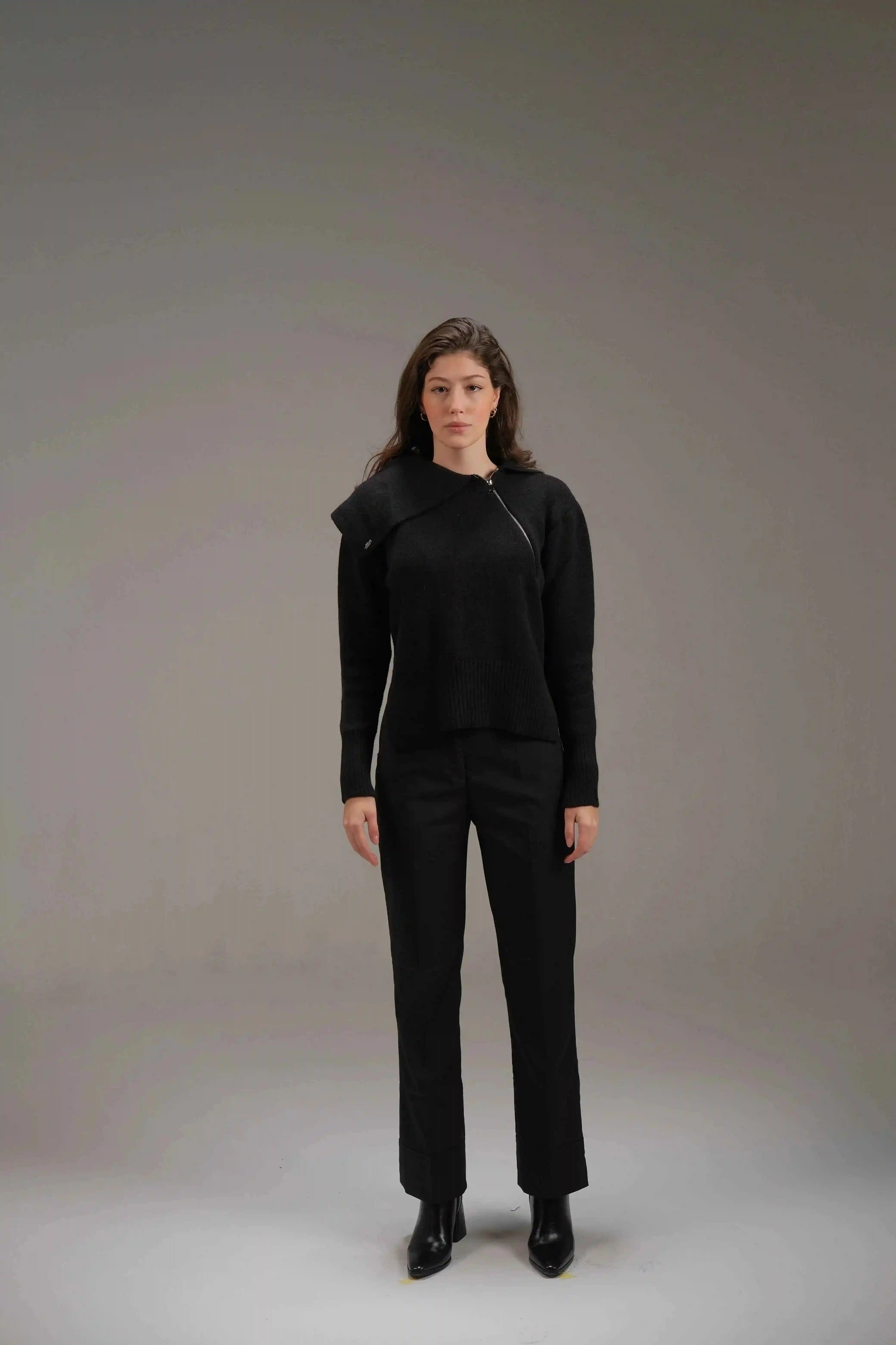 Trousers in Black - A&Suz