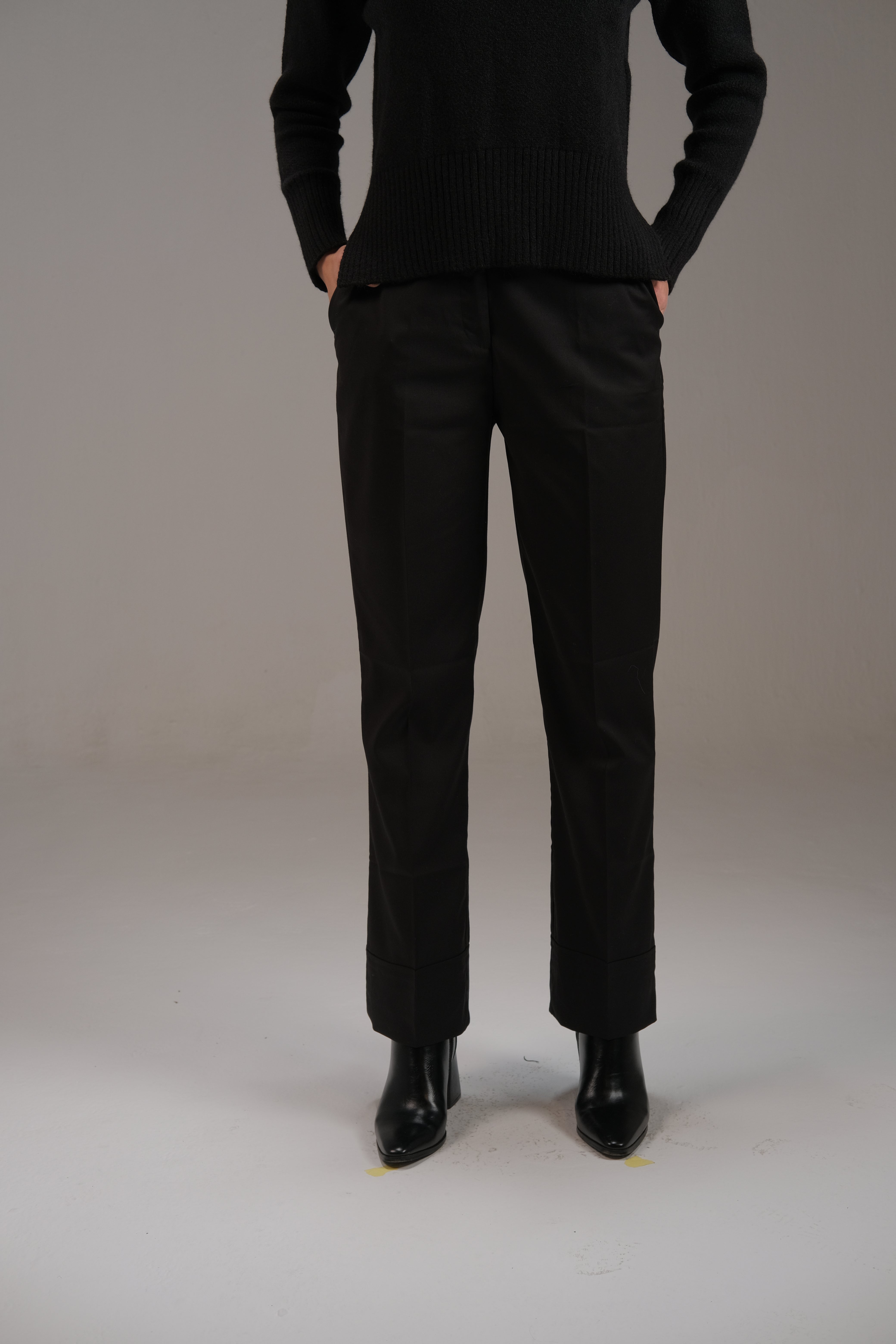 Trousers in Black