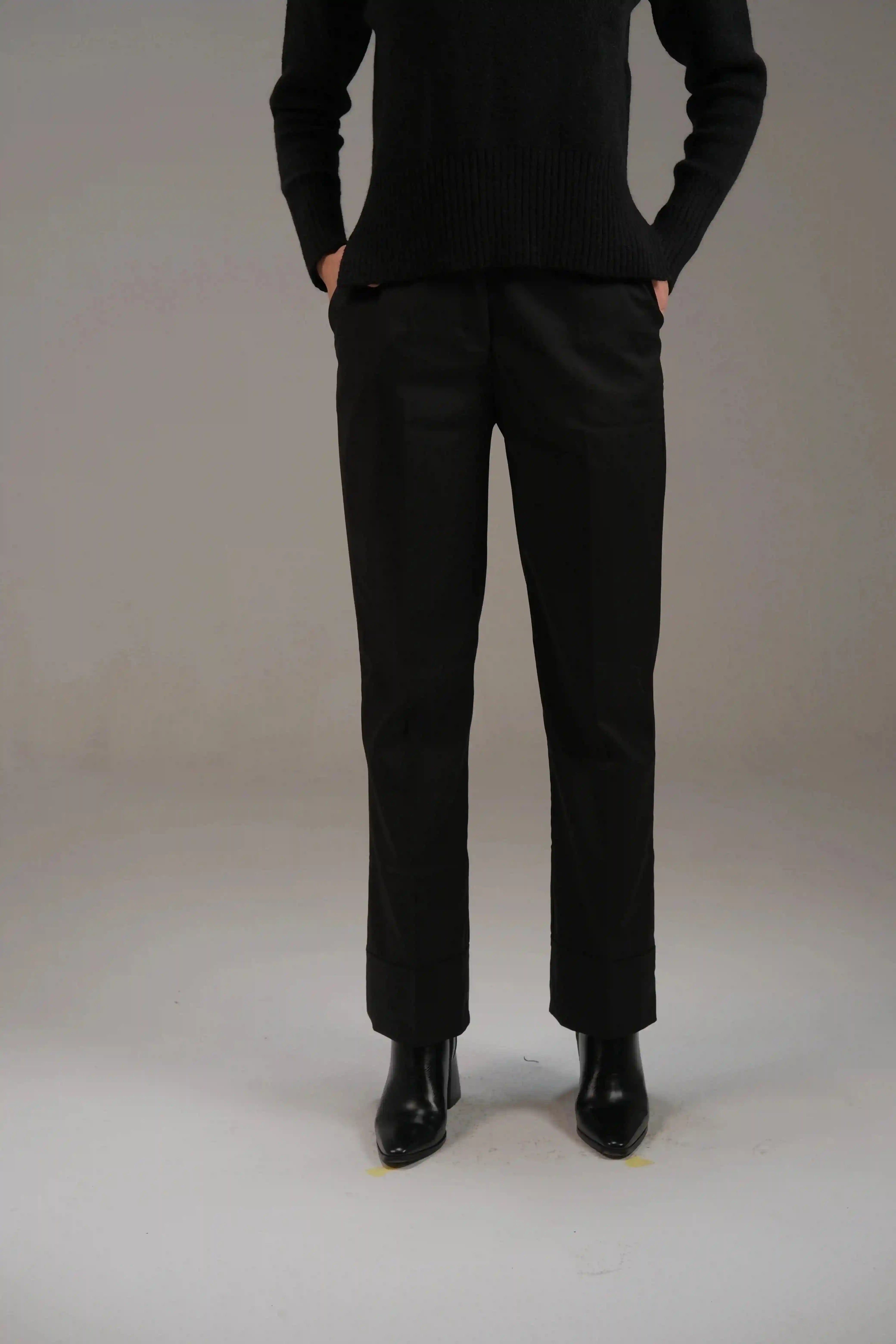 Trousers in Black - A&Suz