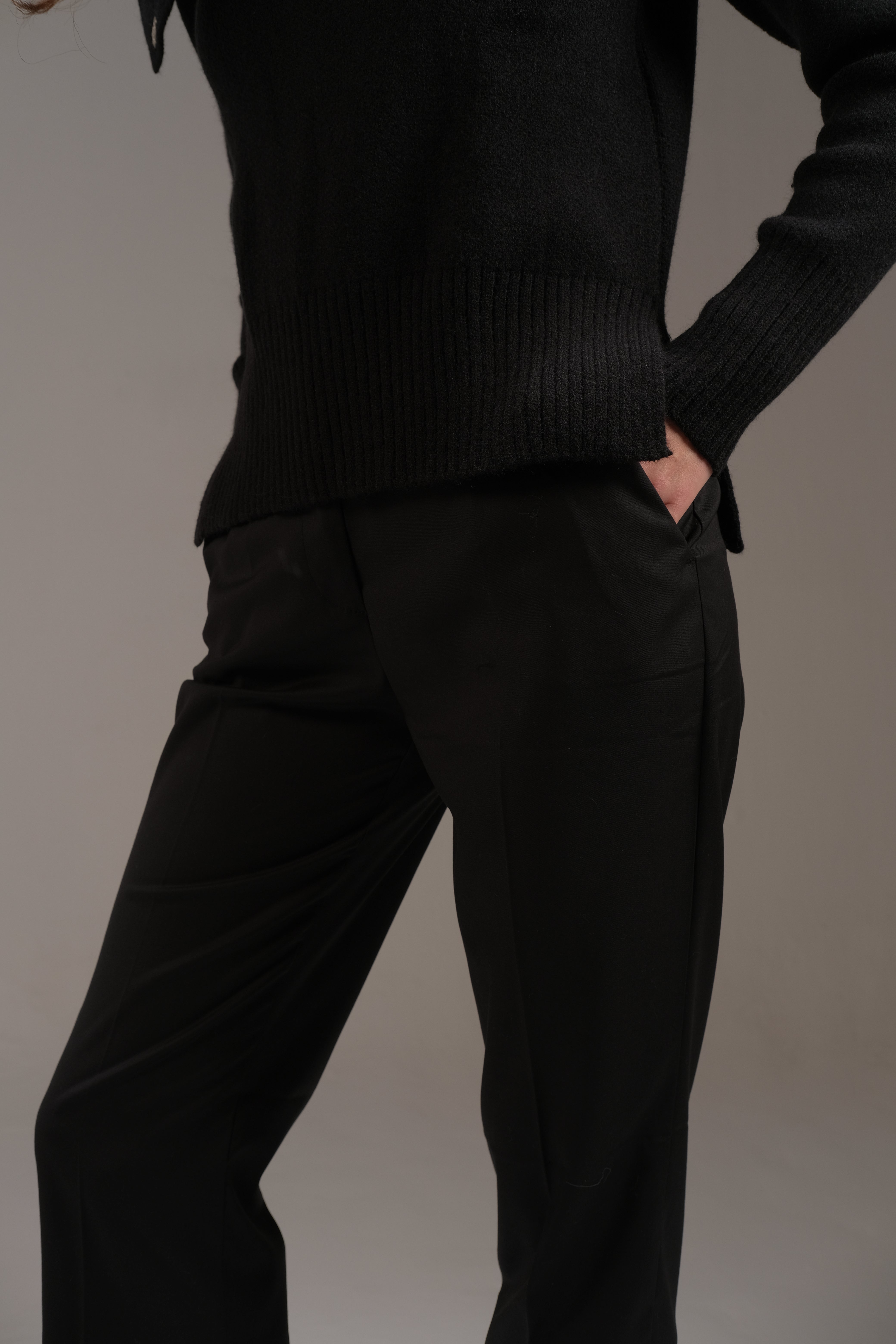 Trousers in Black