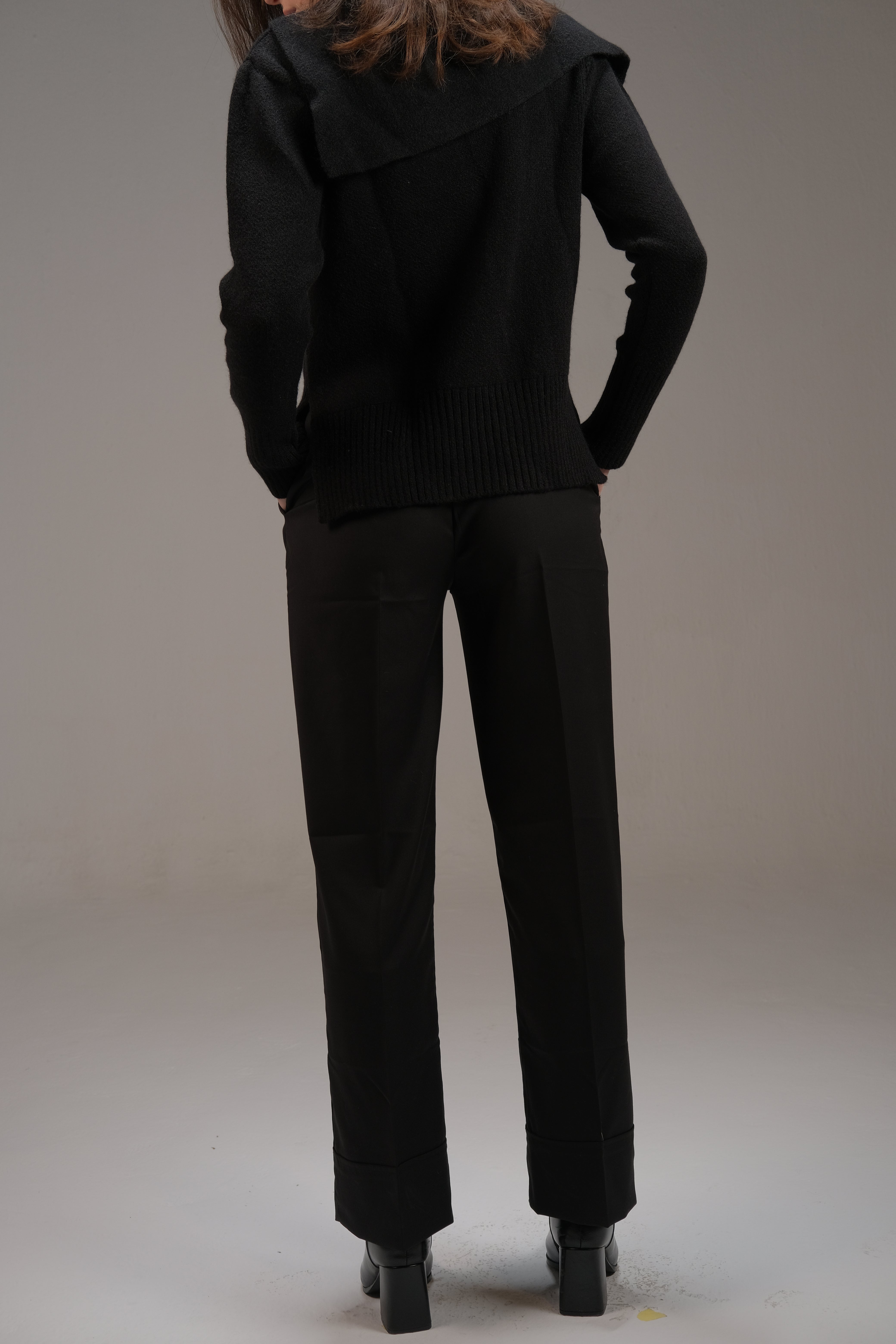 Trousers in Black