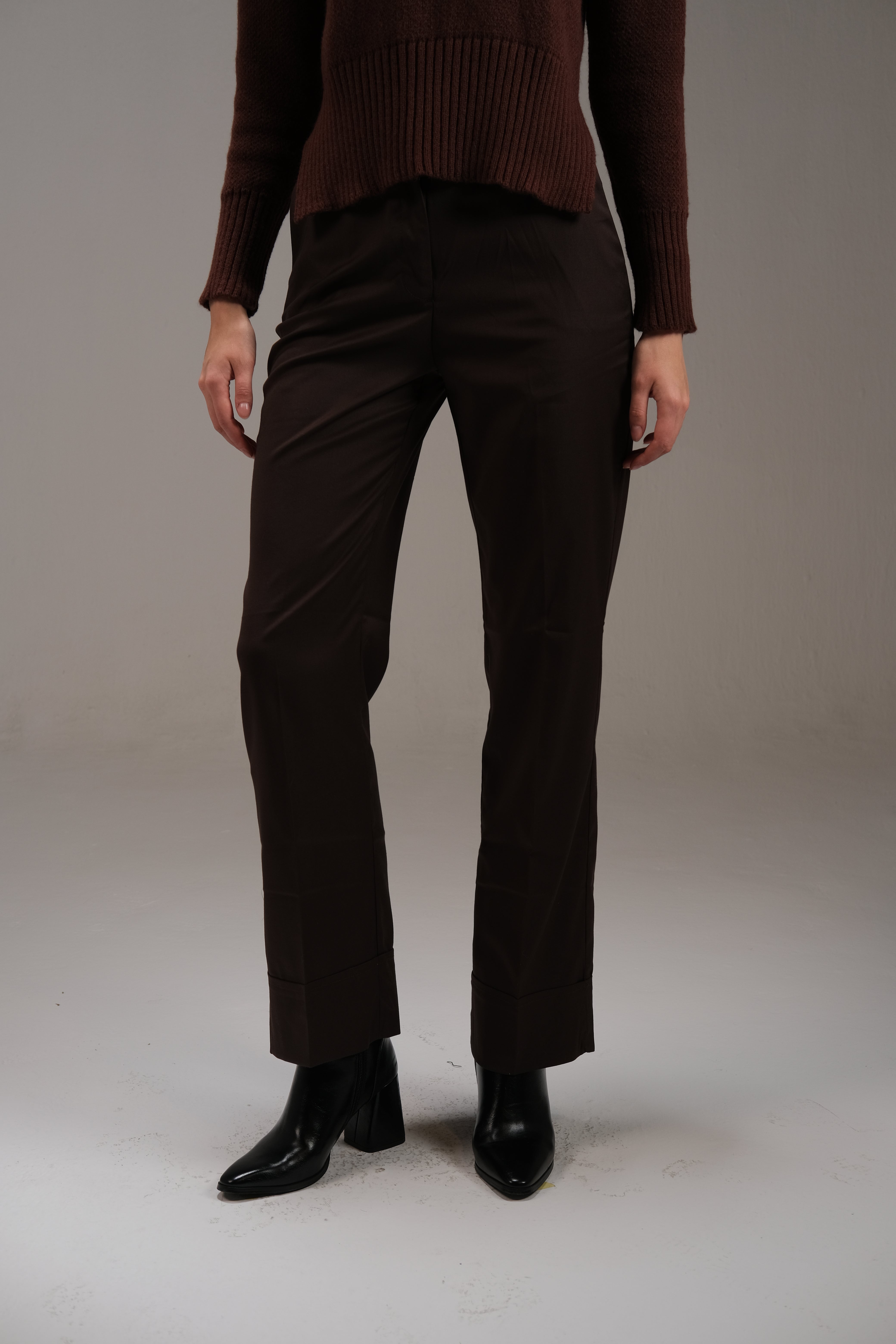 Trousers in Brown