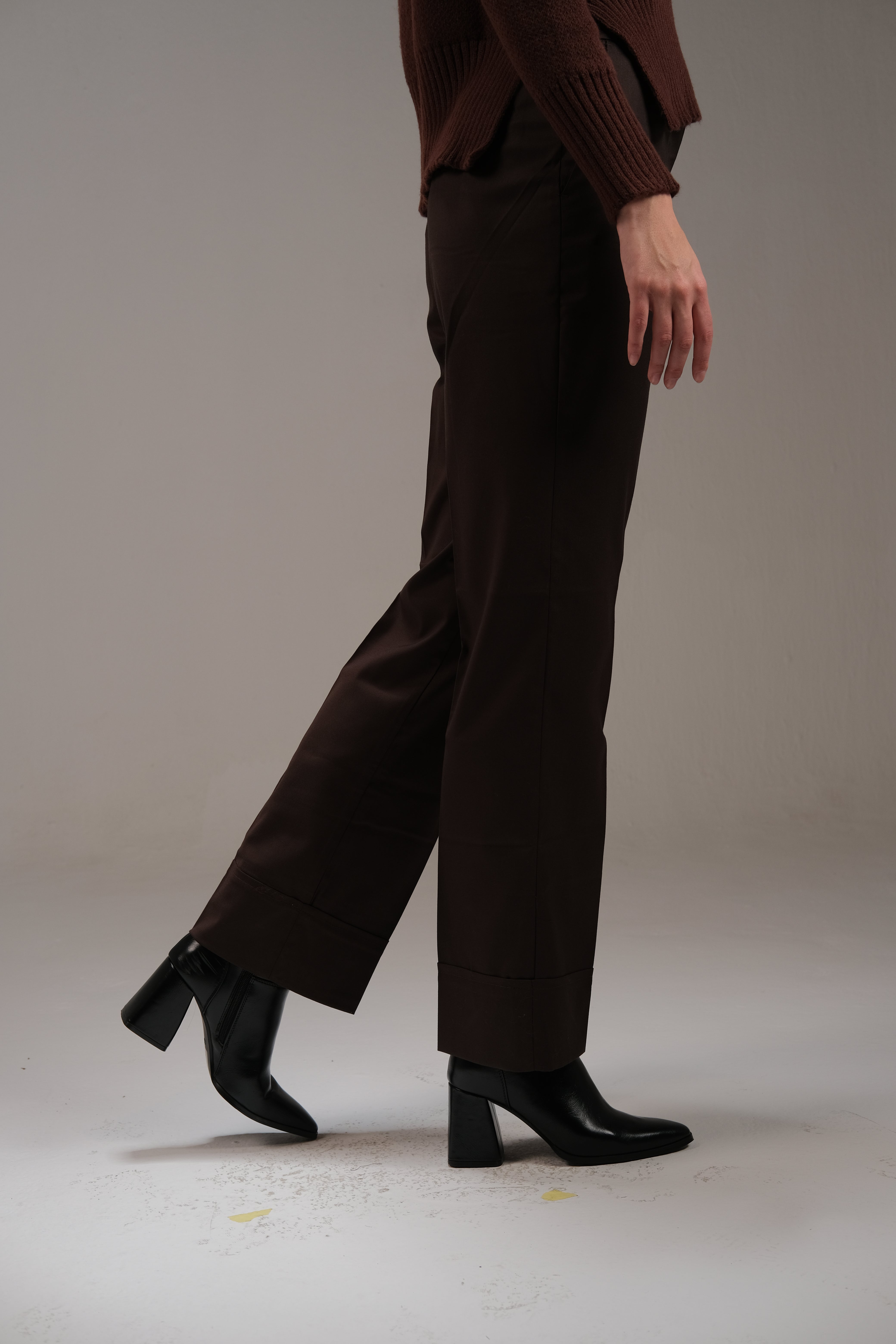 Trousers in Brown