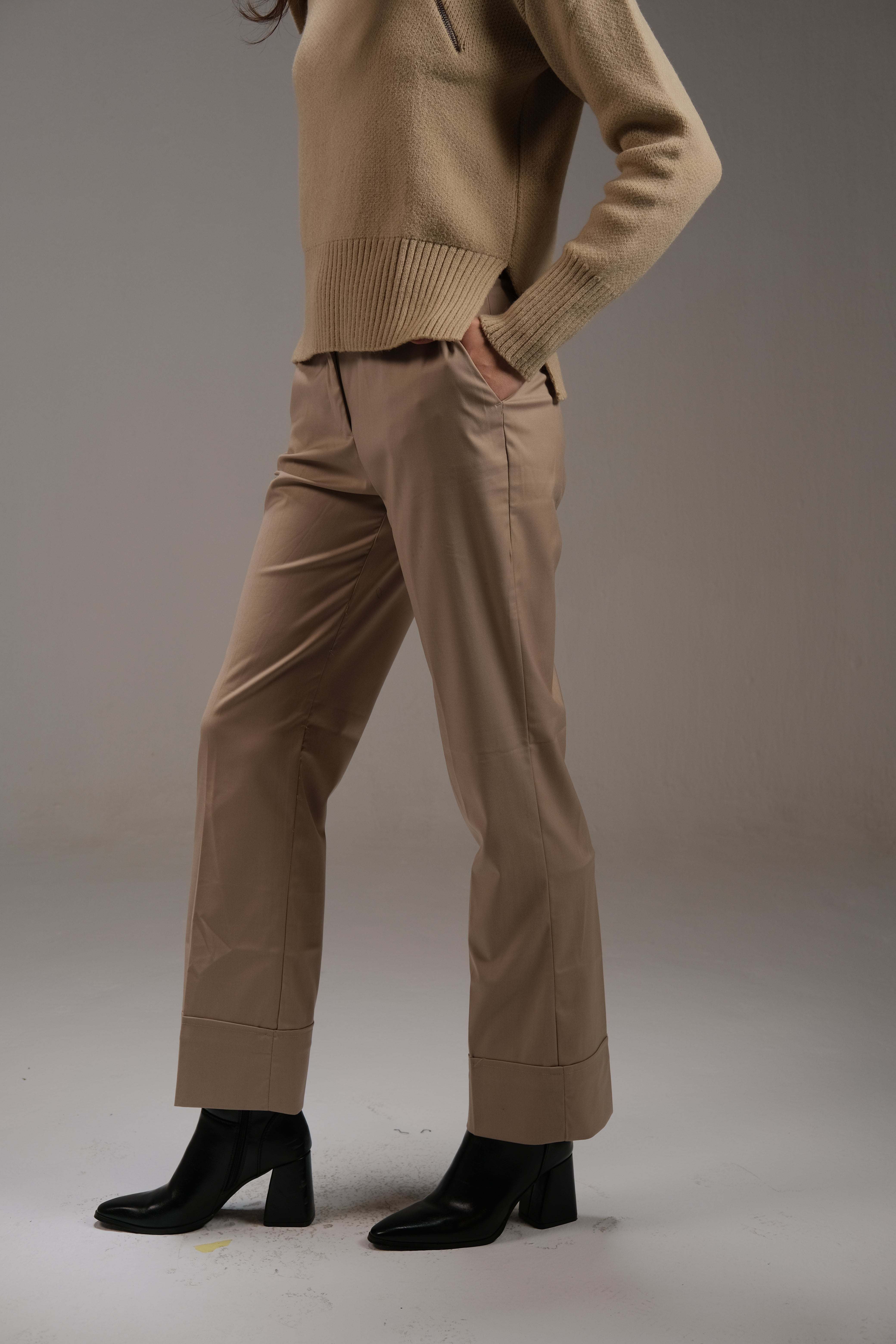 Trousers in Beige